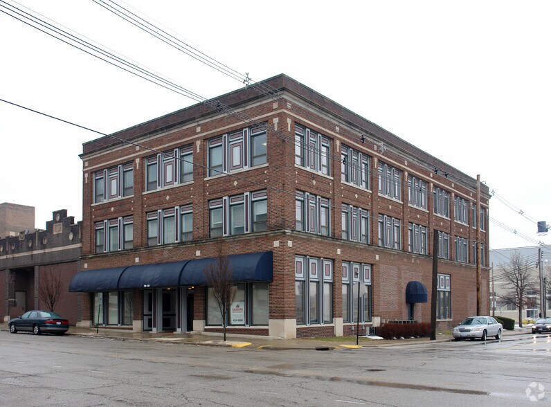 Primary Photo Of 316-318 Washington St, Bloomington Storefront Retail Office For Lease