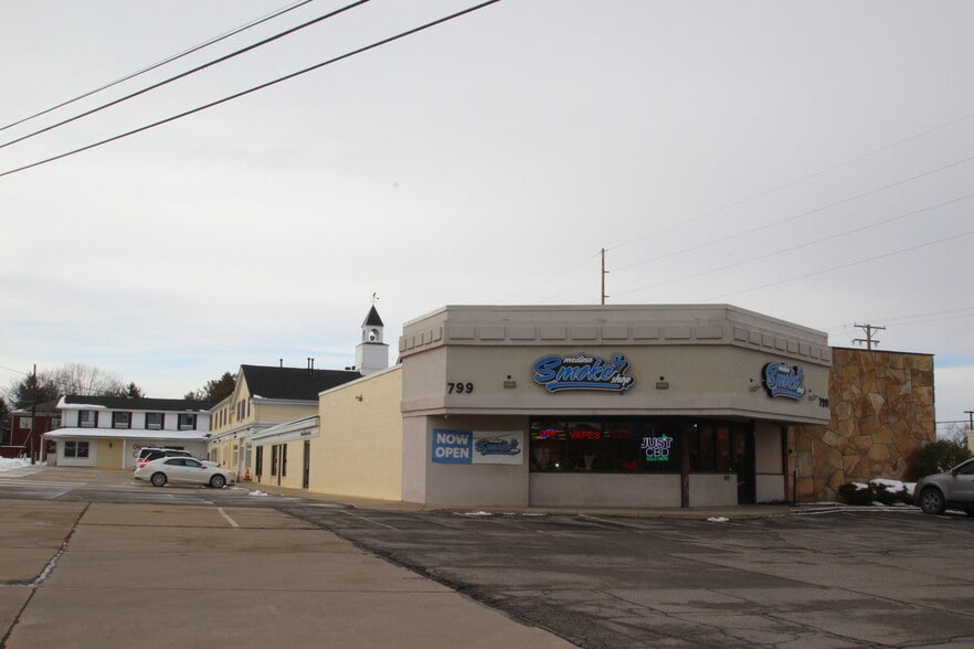 Primary Photo Of 799 N Court St, Medina Office For Lease