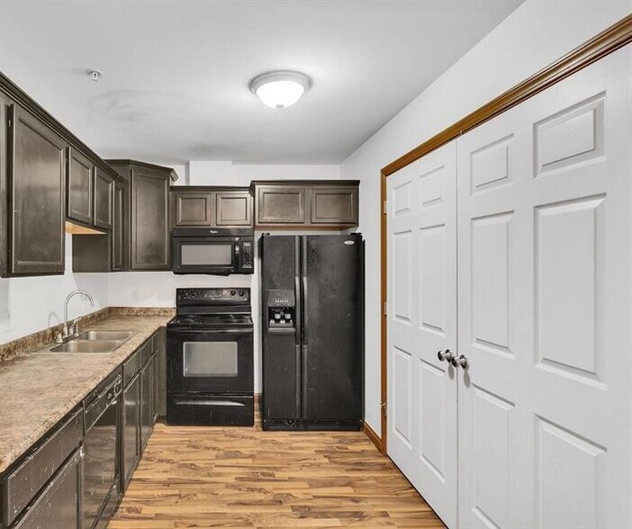 More Photos Of 457 2nd St, California Apartments For Sale