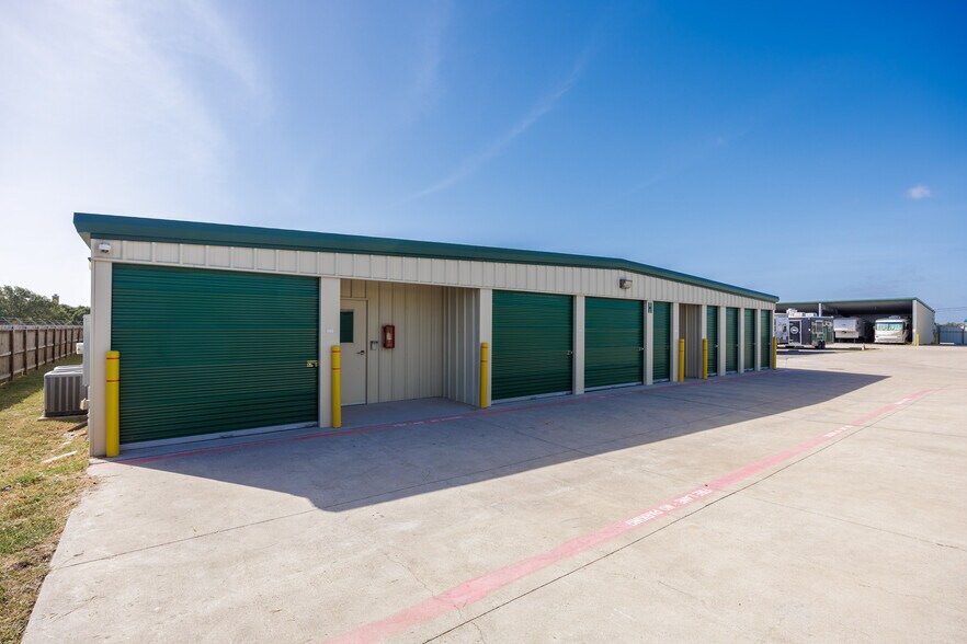More Photos Of 1533 Flour Bluff Dr, Corpus Christi Self Storage For Sale