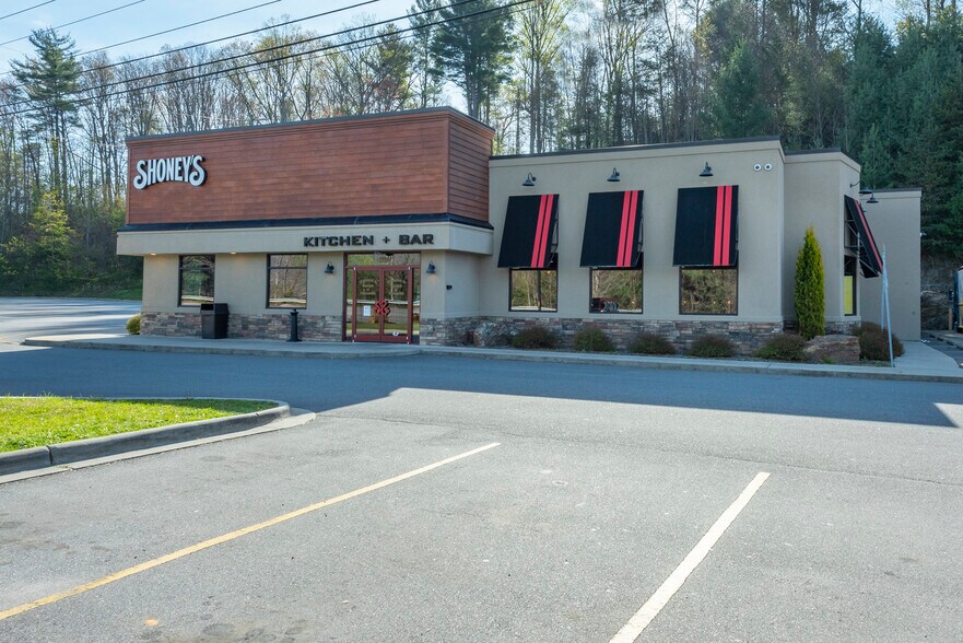 More Photos Of 3334 Asheville Rd, Waynesville Freestanding For Sale