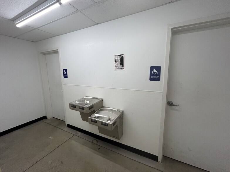 More Photos Of 2250 W Davison, Detroit Freestanding For Lease