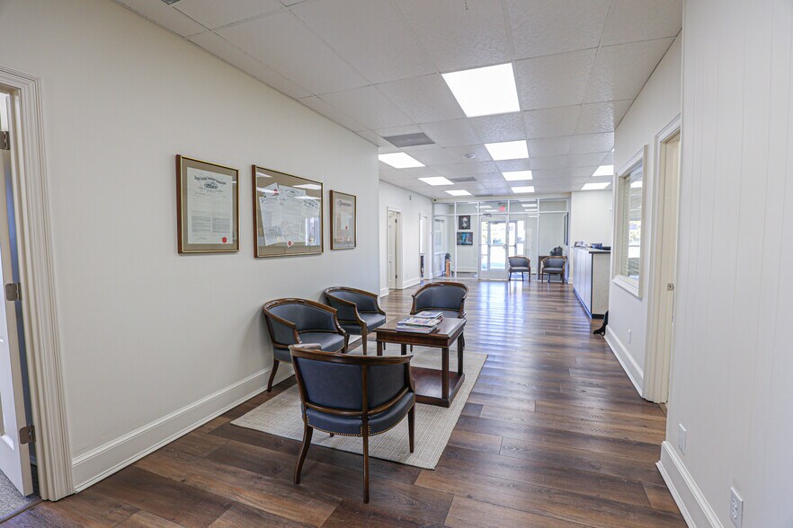 More Photos Of 630 Jefferson St, Paducah Office For Sale