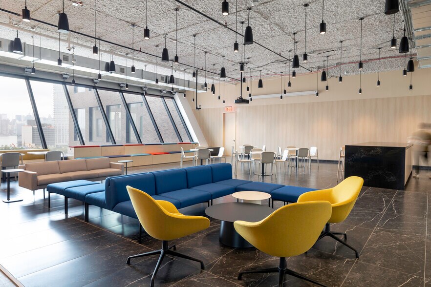 More Photos Of 25 Kent Ave, Brooklyn Office For Lease