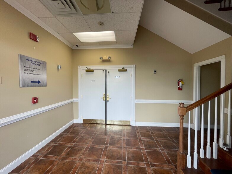 More Photos Of 100 Colony Park Dr, Cumming Bank For Lease