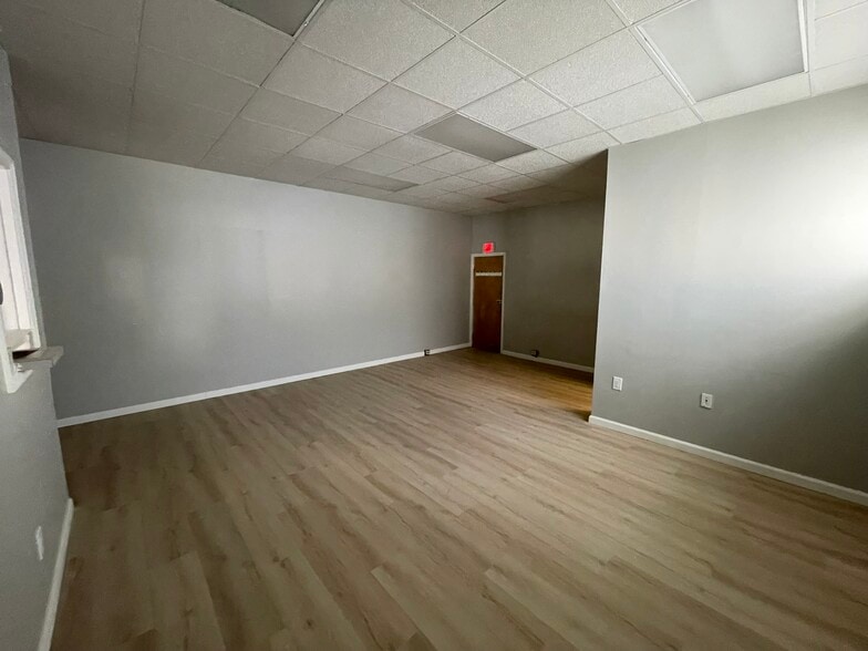 More Photos Of 2660 Lefevre St, Philadelphia General Retail For Lease