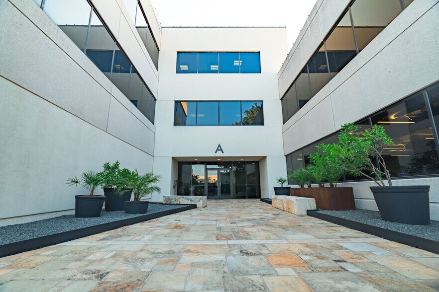 More Photos Of 206 Wild Basin Rd, Austin Office For Lease