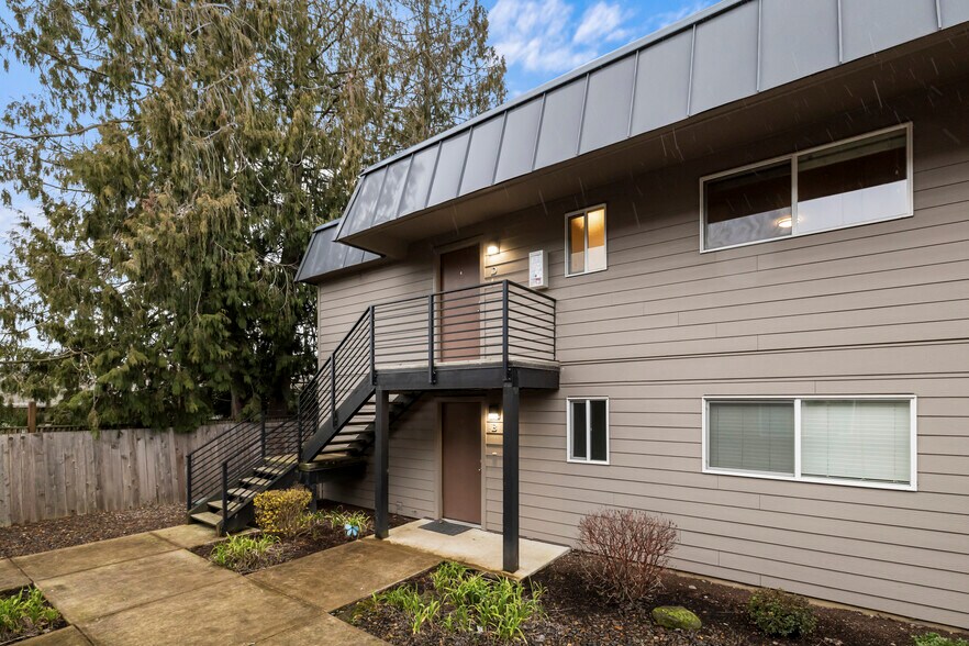 More Photos Of 1570 James St, Woodburn Apartments For Sale