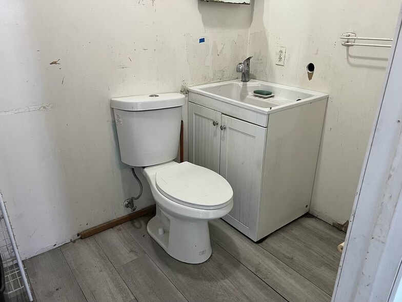 More Photos Of 5694 Mother Lode Dr, Placerville Service For Lease