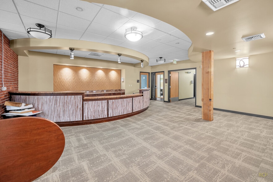 More Photos Of 75 NW Couch St, Portland Medical For Lease