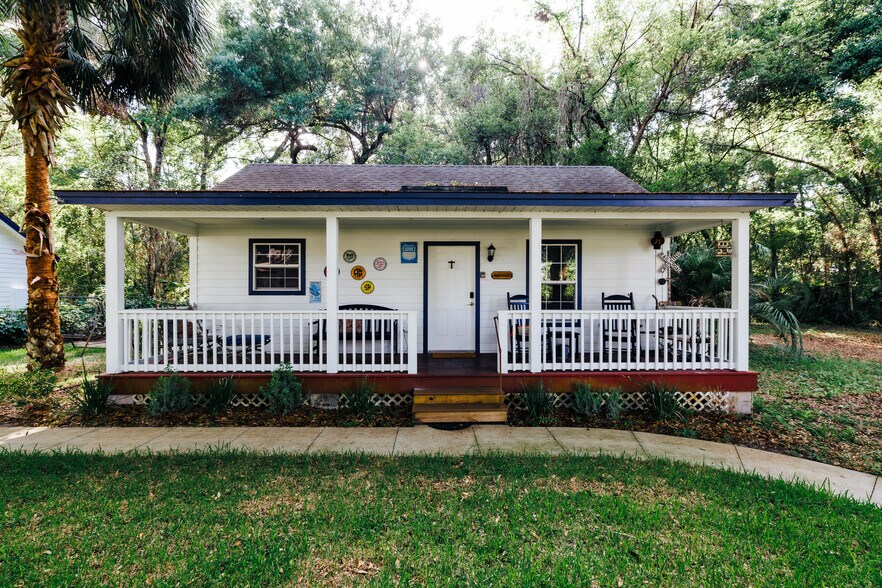 More Photos Of 215 E French Ave, Orange City Hospitality For Sale