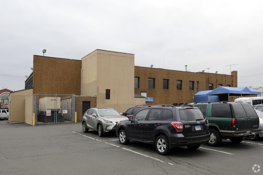 More Photos Of 900 Madison Ave, Bridgeport Medical For Lease