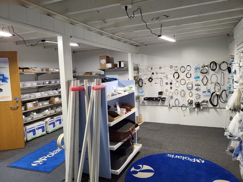 More Photos Of 9405 Dixie Hwy, Village of Clarkston General Retail For Sale