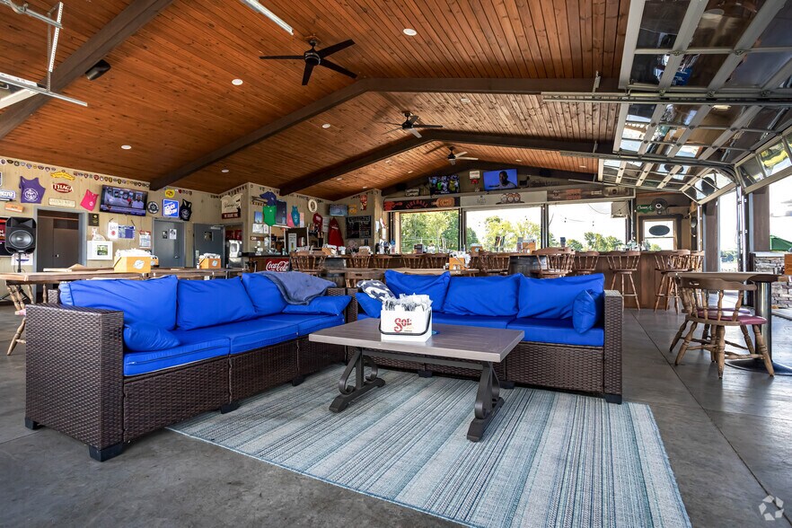 More Photos Of 7147 Lake Bluff Rd, Wolcott Restaurant For Sale