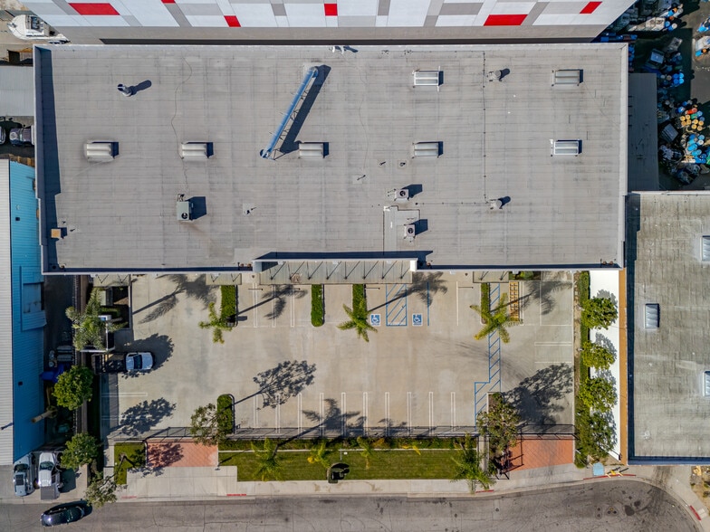 More Photos Of 15939 Illinois Ave, Paramount Distribution For Sale