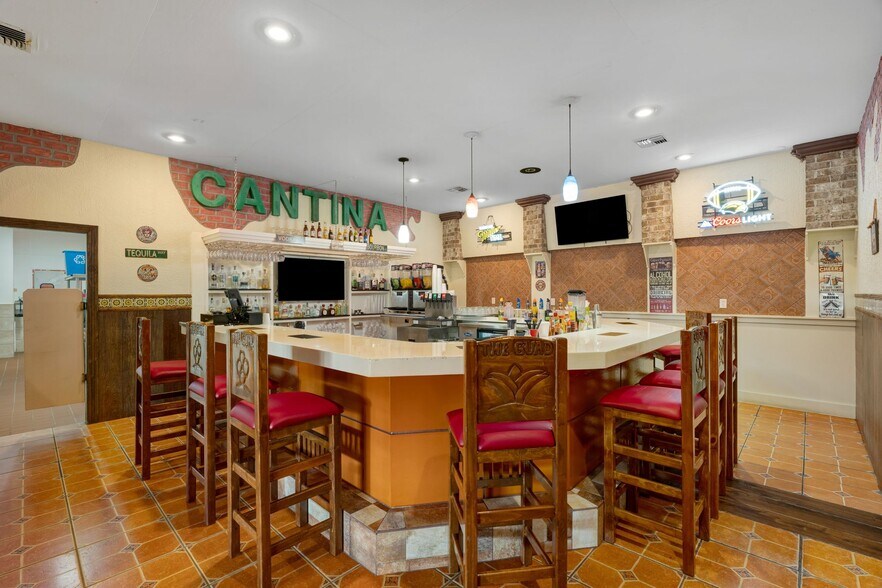 More Photos Of 929 US-98, Columbia Restaurant For Sale