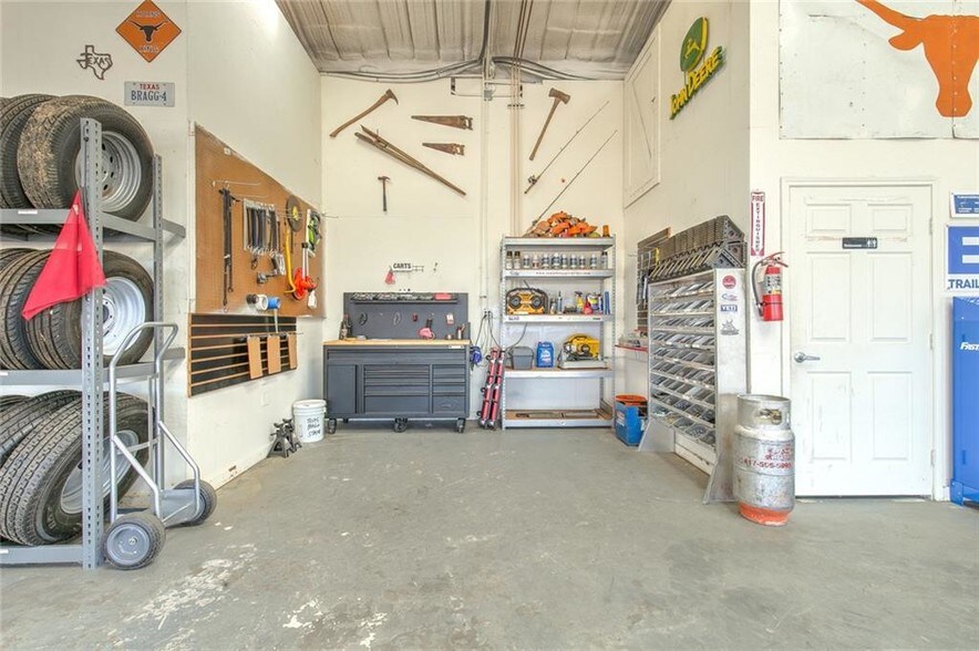 More Photos Of 3218 N Main St, Cleburne Auto Dealership For Lease