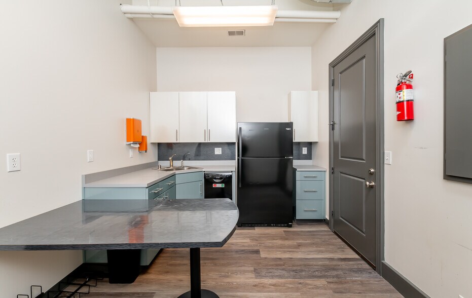 More Photos Of 10612-10614 Meeting St, Prospect Storefront Retail Office For Lease