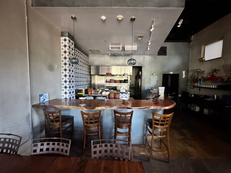 More Photos Of 900-910 W College Ave, Decatur Storefront For Lease
