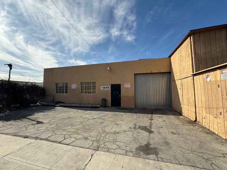 Primary Photo Of 1849 N Victory Pl, Burbank Warehouse For Lease
