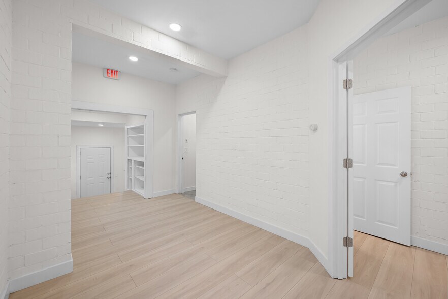More Photos Of 2823 W 8th St, Los Angeles Office For Lease