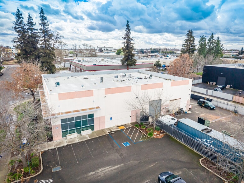 More Photos Of 1030 N D St, Sacramento Light Manufacturing For Sale