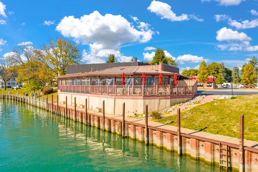 More Photos Of 119 Clinton Ave, Saint Clair Restaurant For Sale