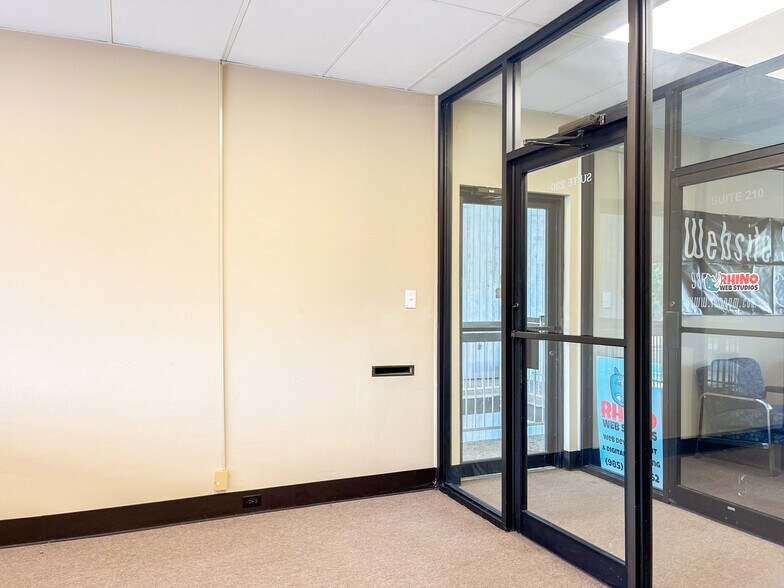 More Photos Of 4137 S Sherwood Forest Blvd, Baton Rouge Office For Lease