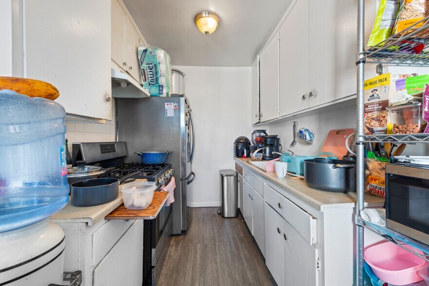 More Photos Of 2325 S Ridgeley Dr, Los Angeles Apartments For Sale