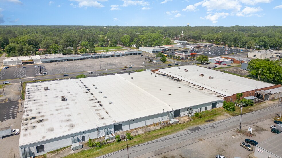 More Photos Of 2613-2625 Lee Ave, Sanford Manufacturing For Lease