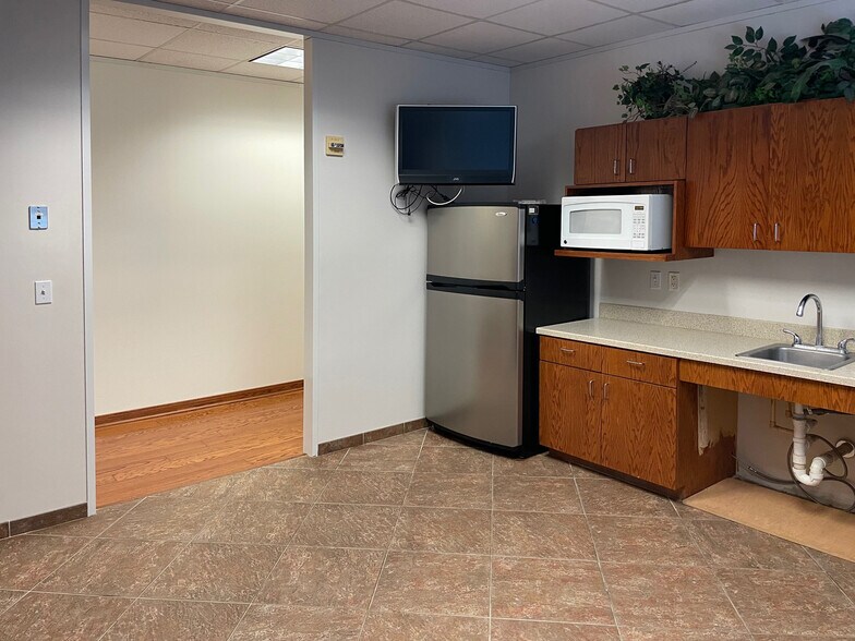 More Photos Of 15425 North Fwy, Houston Office For Lease