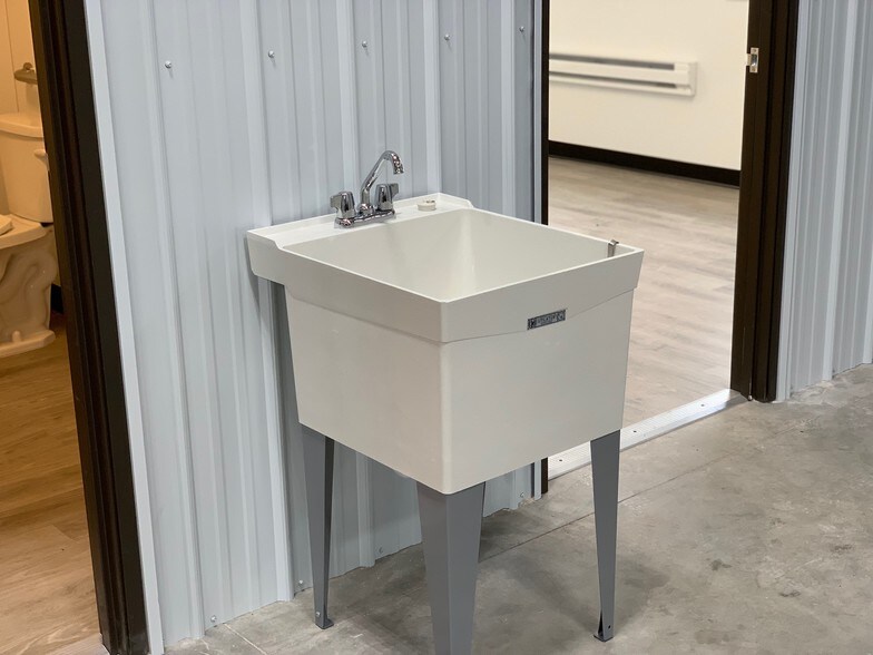 More Photos Of 11510 38th St S, Horace Warehouse For Lease