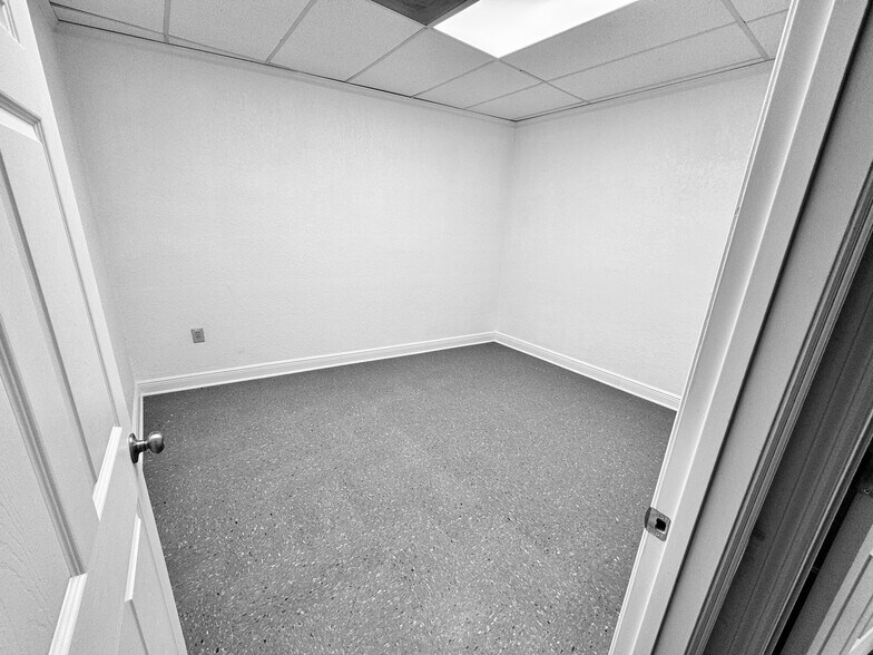 More Photos Of 1249 N Orange Ave, Orlando General Retail For Lease