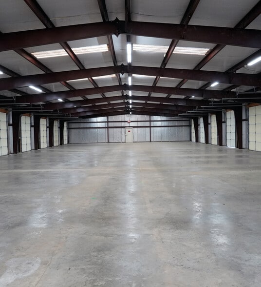 More Photos Of 150 Ayers Blvd, Belpre Light Distribution For Lease