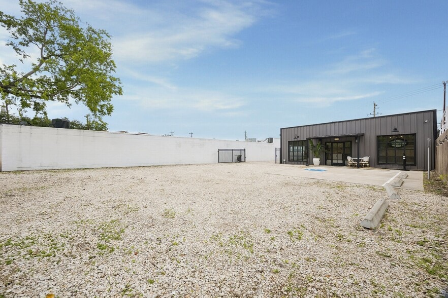 More Photos Of 4521 N Main St, Houston Medical For Lease