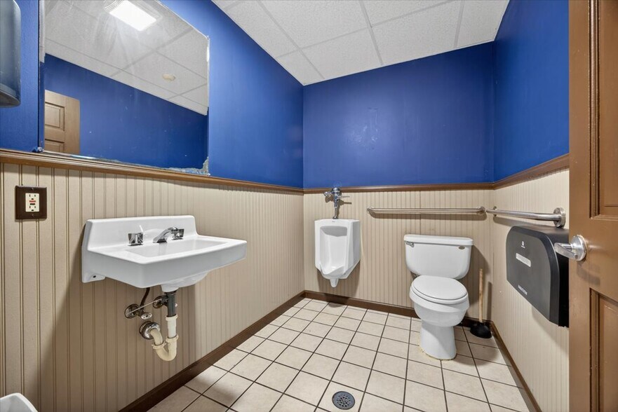 More Photos Of 650-654 S Main St, Wilkes-Barre Bar For Sale