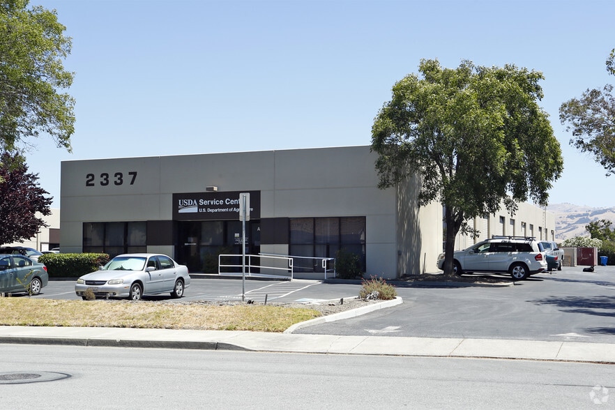 Primary Photo Of 2337 Technology Pky, Hollister Warehouse For Lease