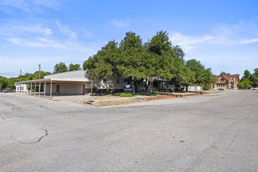 More Photos Of 503 Talbot St, Taylor Funeral Home For Sale