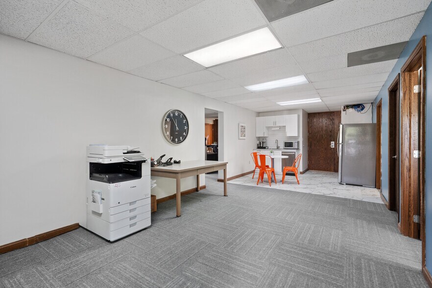 More Photos Of 200 Commerce Dr, Coraopolis Office For Sale