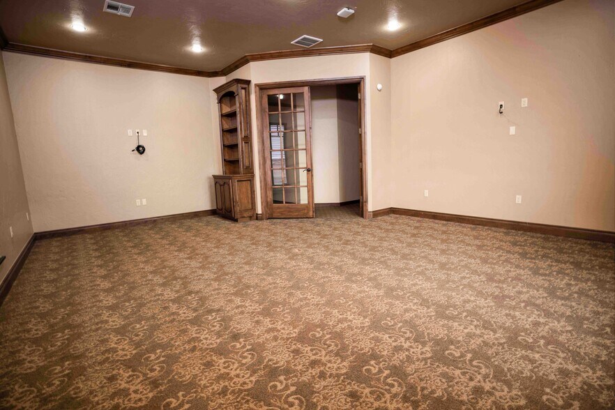 More Photos Of 908 SW 107th St, Oklahoma City Medical For Lease