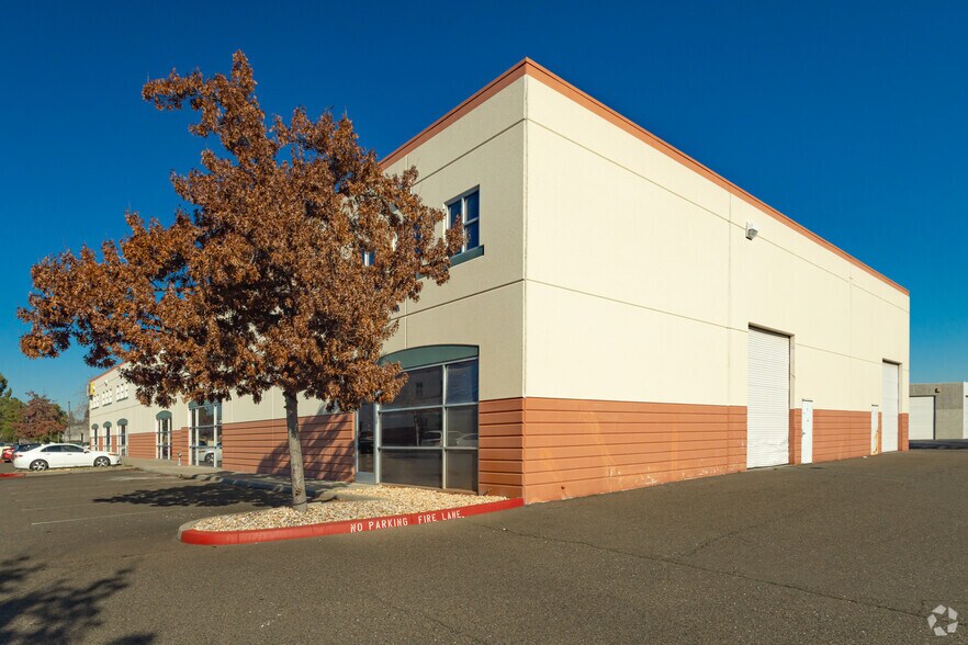 More Photos Of 11280 Sanders Dr, Rancho Cordova Warehouse For Lease