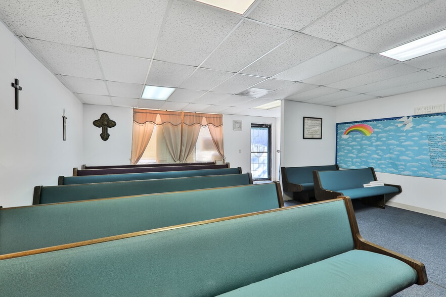 More Photos Of 8428 New Kings Rd, Jacksonville Storefront Retail Office For Lease
