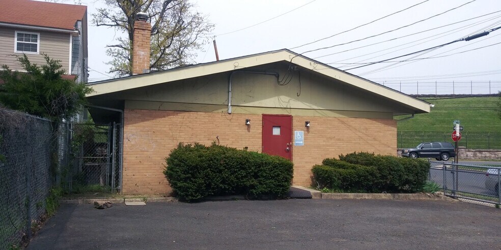 More Photos Of 671 Pennington Ave, Trenton Office For Sale