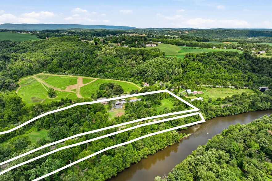 More Photos Of 429 Riverview Dr, Walnutport Flex For Sale