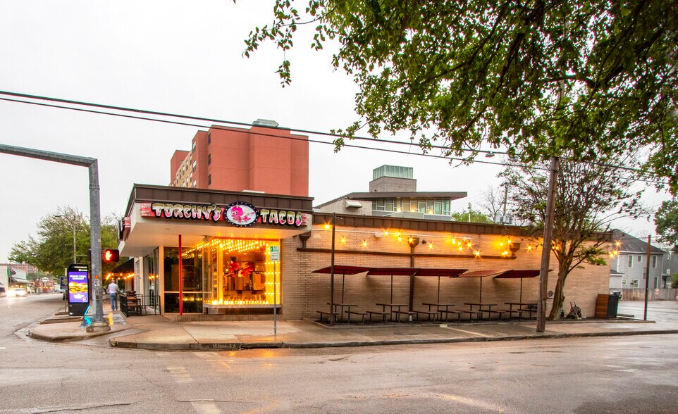 More Photos Of 350 W 19th St, Houston Heights Freestanding For Lease