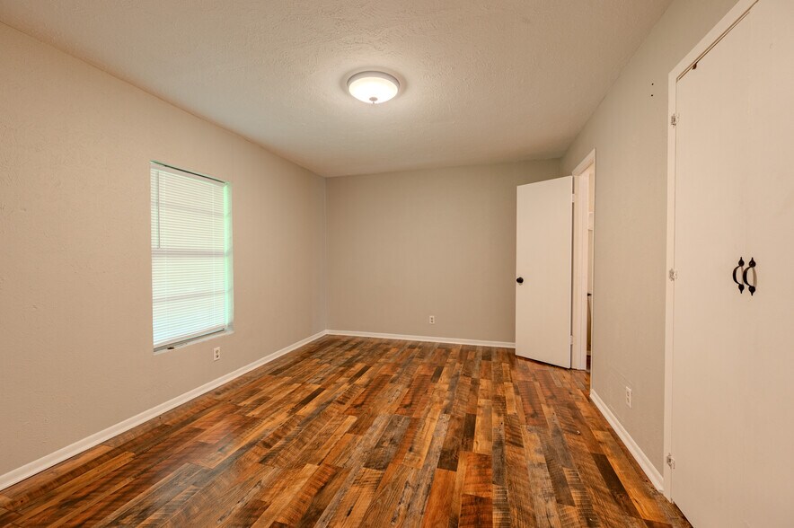 More Photos Of 732 W Alice Ave, Kingsville Multifamily For Sale