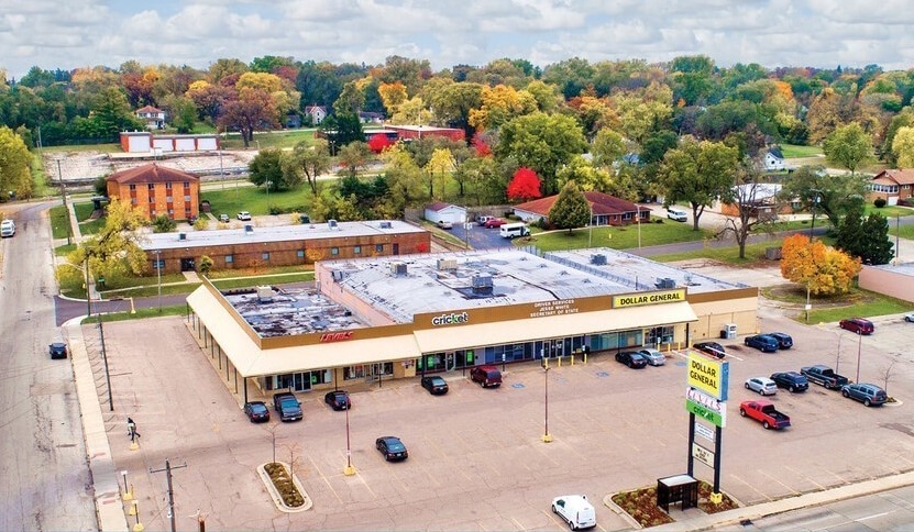 More Photos Of 3212-3214 Auburn St, Rockford Storefront For Lease