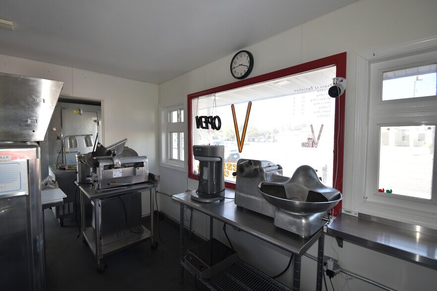 More Photos Of 4 Center Ave W, Dilworth Restaurant For Sale