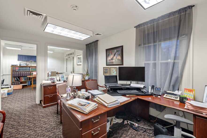 More Photos Of 37 W Middle St, Gettysburg Storefront Retail Residential For Lease