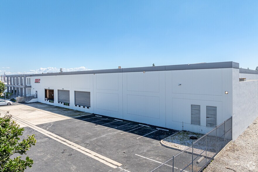 More Photos Of 13220 Molette St, Santa Fe Springs Distribution For Lease